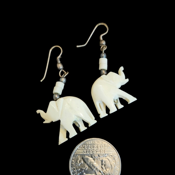 Handcrafted Carved Bone Elephant Dangle Earrings  Vintage - Picture 3 of 3